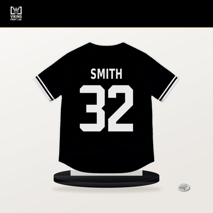 Hagen Smith number 32 Chicago White Sox jersey stand with included black base.